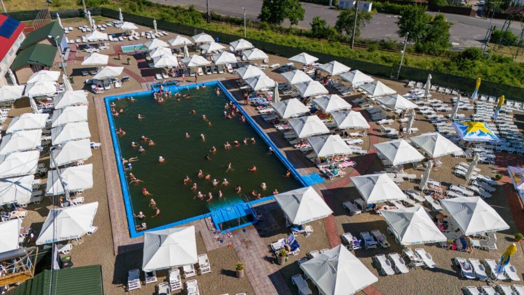 The outdoor saltwater pool at the Târgu Ocna salt-mine complex